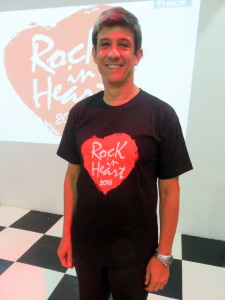 O presidente Silvio Oliveira com a camiseta do evento, que está sendo vendida a R$20 na Volacc e no Indaiatuba Clube.