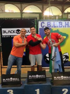 O atleta indaiatubano Giuseppe Panzetti no pódio com medalha de ouro na categoria 100 kg. Foto: Divulgação|PMI.