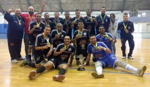 Equipe de futsal masculino ADI/Clube 9/Pipocas Clac/Secretaria de Esportes comemora título inédito. Foto: Divulgação|PMI.