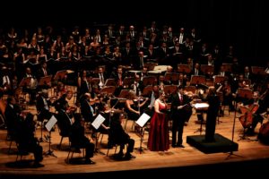 Sinfônica da Unicamp com os solistas Gustavo Caires Vieira e Susana Boccato, além do Coro Contemporâneo e do Coral Unicamp Zíper na Boca. Foto: Helyana Manso.