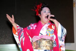 A cantora Karen Ito, uma das atrações do Indaiatuba Matsuri. Fotos: divulgação.