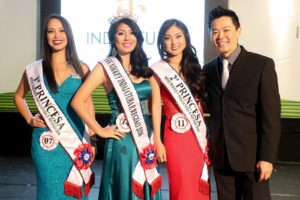 As vencedoras do Miss Nikkei com Kendi Yamai.
