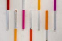 Renata Tassinari_Lanterninhas Narciso II_2025_óleo sobre moldura acrílica espelhada_Foto Romulo Fialdini